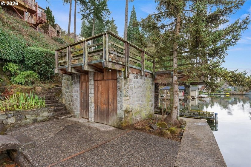 Exceptional opportunity to own a rare main-lake waterfront - photo 41