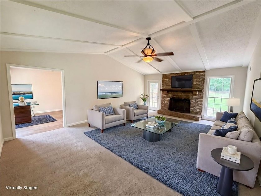 Welcome home to this charming home Featuring an inviting - photo 2