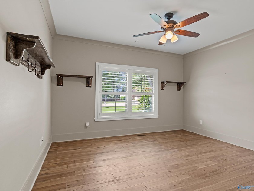 Stunning Sycamore Cove home inside Guntersville city limits - photo 15