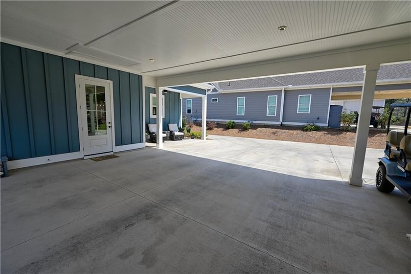 Perfectly positioned along the Grand National golf course in - photo 8