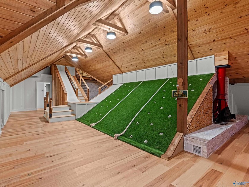 Stunning Sycamore Cove home inside Guntersville city limits - photo 22