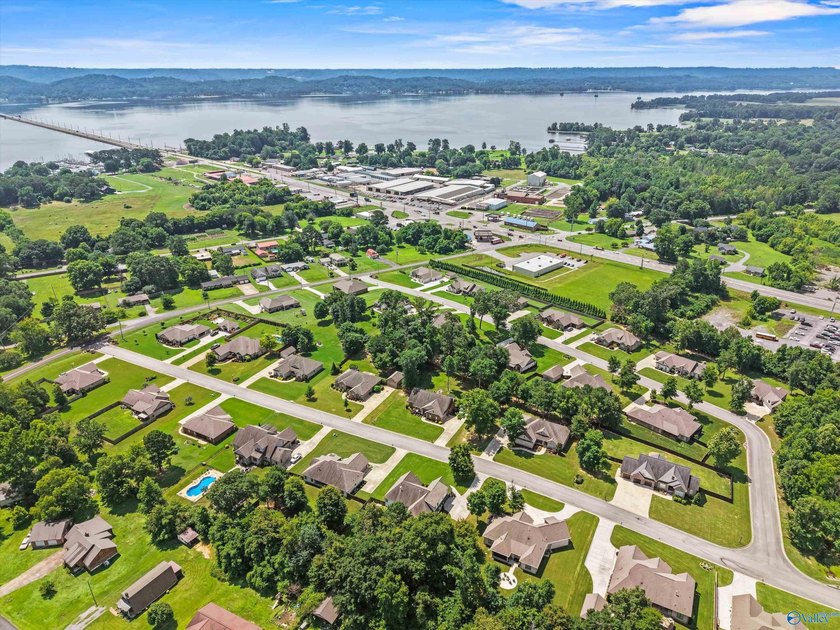 Stunning Sycamore Cove home inside Guntersville city limits - photo 28