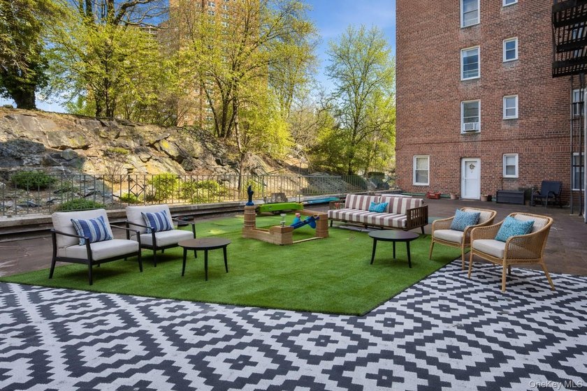 Bright and well-maintained first-floor unit in the desirable - photo 7