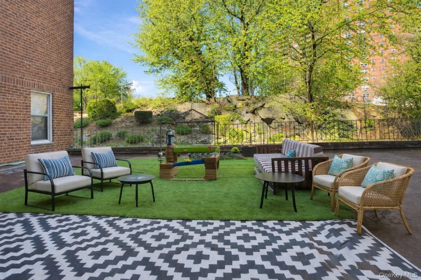 Bright and well-maintained first-floor unit in the desirable - photo 8