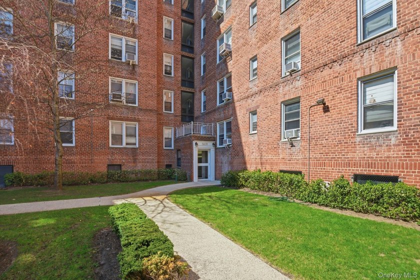 Bright and well-maintained first-floor unit in the desirable - photo 9