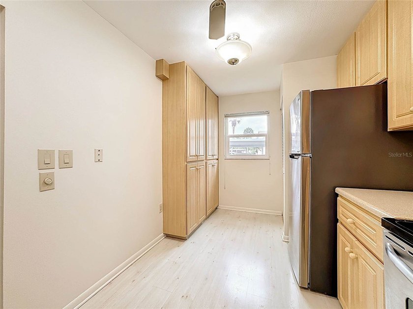 Under contract-accepting backup offers. Experience refined - photo 25