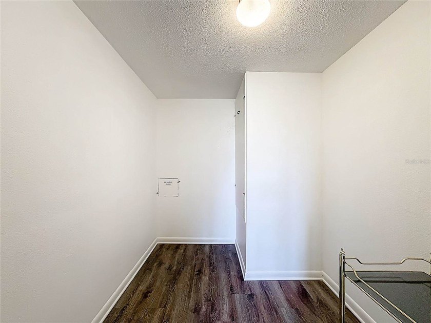 Under contract-accepting backup offers. Experience refined - photo 31