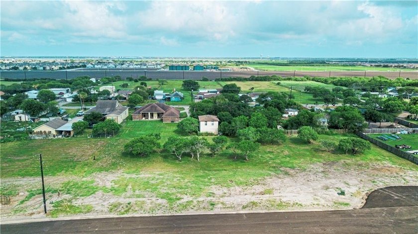 Step into a desiable area located Close to NAS / TAMCC and - photo 3