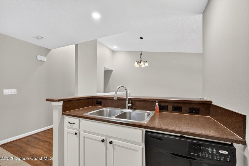 Check out this BEAUTIFULLY MAINTAINED condo that is centrally - photo 8
