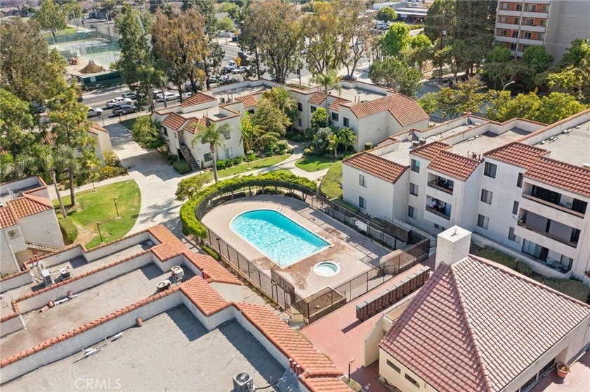 Welcome to 600 W 3rd Street, Unit B205, a fully remodeled - photo 30
