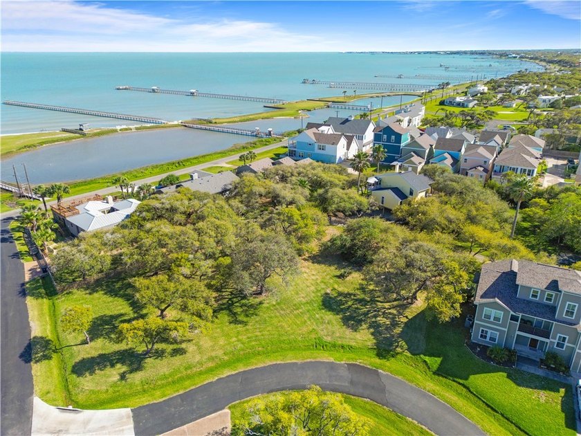 Nestled among Rockport's iconic, wind-sculpted live oak trees - photo 2