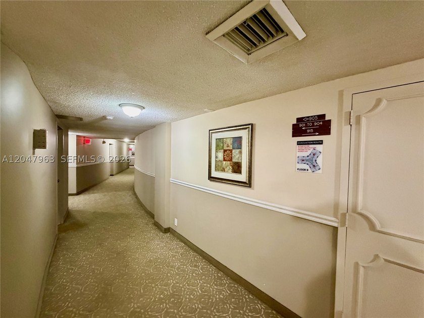 Welcome home to this spacious, and amazing 1/1.5 with water - photo 11