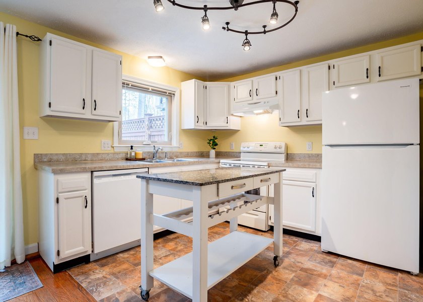 This well-maintained 2-bedroom, 1.5-bath condo with a garage - photo 11