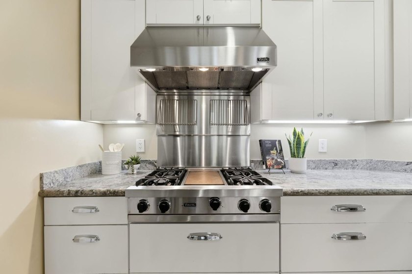 Located in San Jose, this bright, completly updated, single - photo 12
