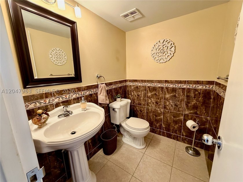 Welcome home to this spacious, and amazing 1/1.5 with water - photo 15