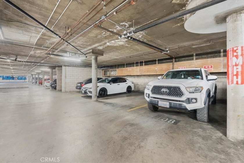 Beautiful move-in ready 2-bedroom, 2-bathroom first-floor condo - photo 20