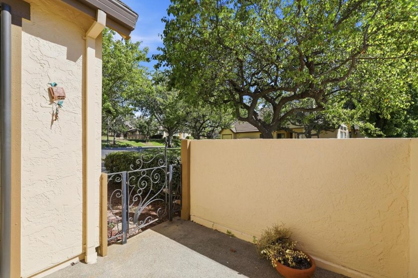 Located in San Jose, this bright, completly updated, single - photo 32