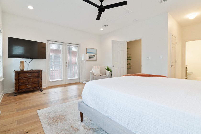 Turn-key, fully furnished coastal retreat in the highly - photo 33