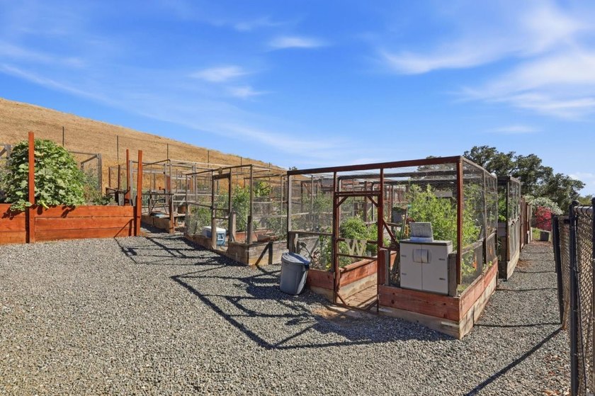Located in San Jose, this bright, completly updated, single - photo 42