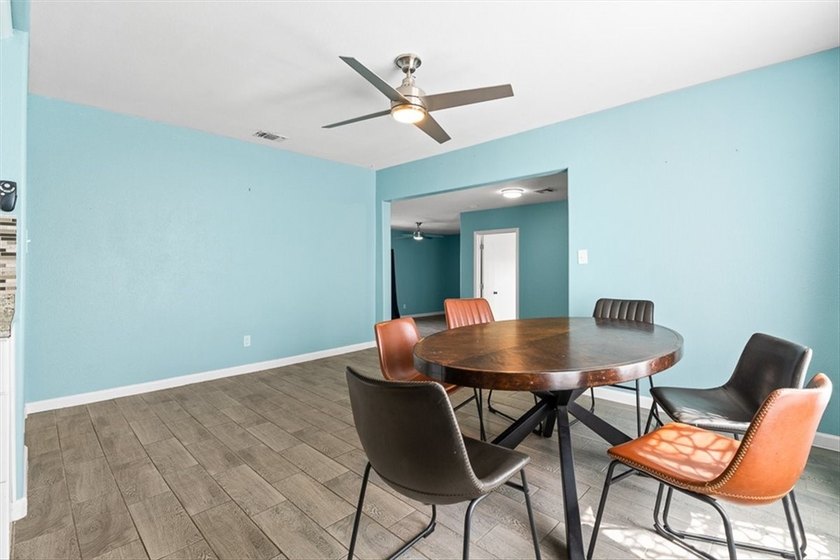 Situated on a spacious 0.31-acre lot in Flour Bluff, this - photo 4