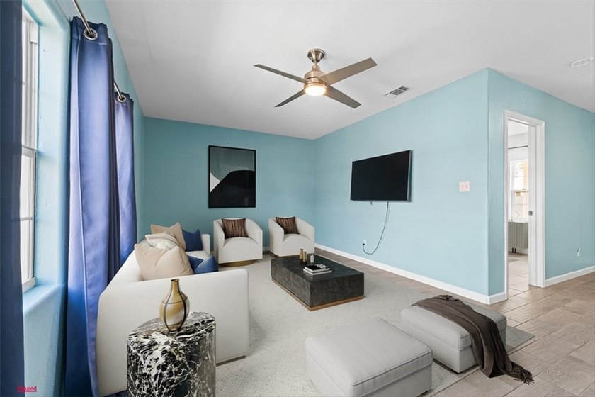 Situated on a spacious 0.31-acre lot in Flour Bluff, this - photo 7