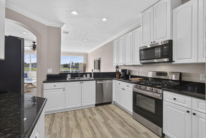 Welcome to this beautifully maintained 4-bedroom, 3.5-bath home - photo 12