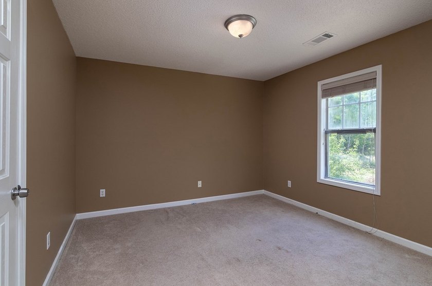 Great 2 level home on over 2 acres of land in the beautiful - photo 17