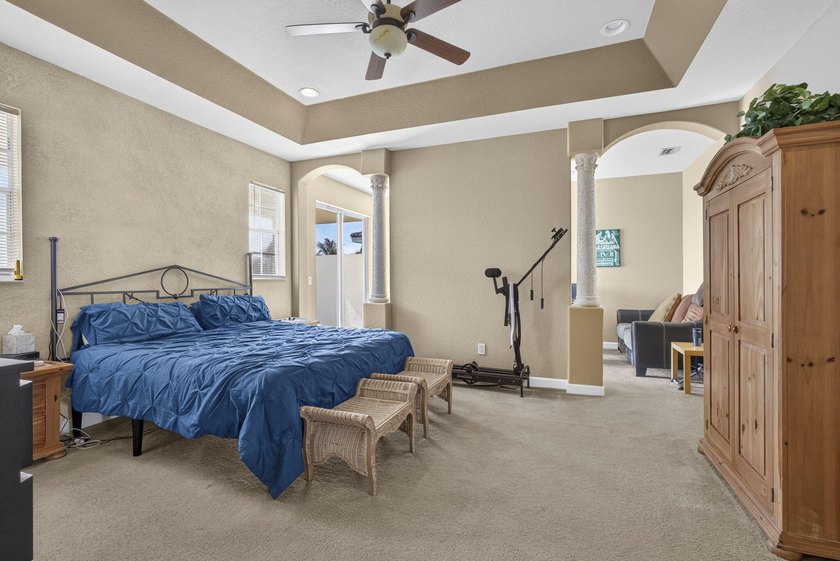 Welcome to this beautifully maintained 4-bedroom, 3.5-bath home - photo 25