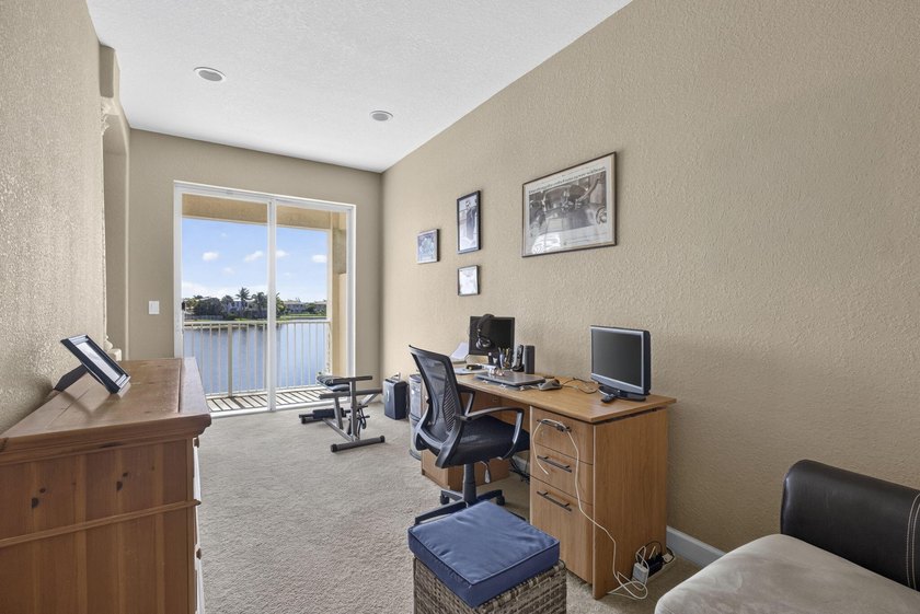 Welcome to this beautifully maintained 4-bedroom, 3.5-bath home - photo 26