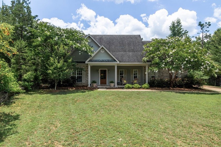 Great 2 level home on over 2 acres of land in the beautiful - photo 27