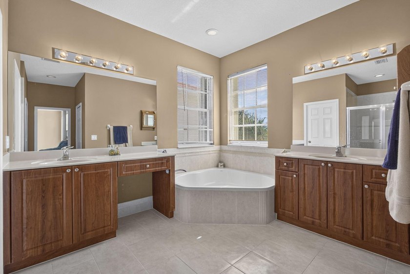 Welcome to this beautifully maintained 4-bedroom, 3.5-bath home - photo 29