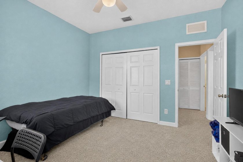 Welcome to this beautifully maintained 4-bedroom, 3.5-bath home - photo 36