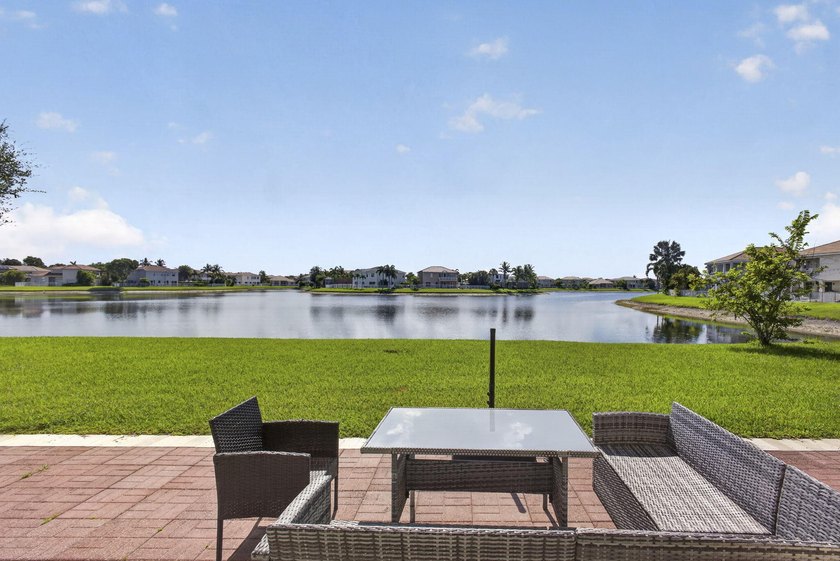 Welcome to this beautifully maintained 4-bedroom, 3.5-bath home - photo 39