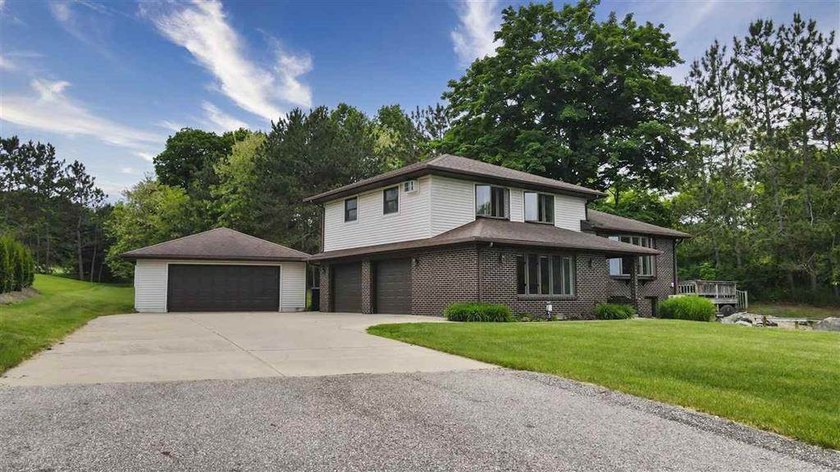 Absolutely stunning views of Lake Charlevoix! Located at the end - photo 2