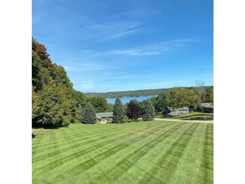 Absolutely stunning views of Lake Charlevoix! Located at the end - photo 4