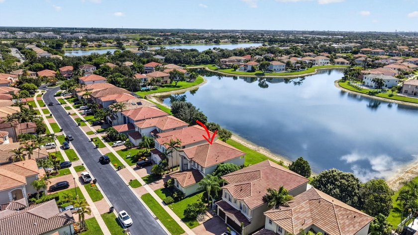 Welcome to this beautifully maintained 4-bedroom, 3.5-bath home - photo 47