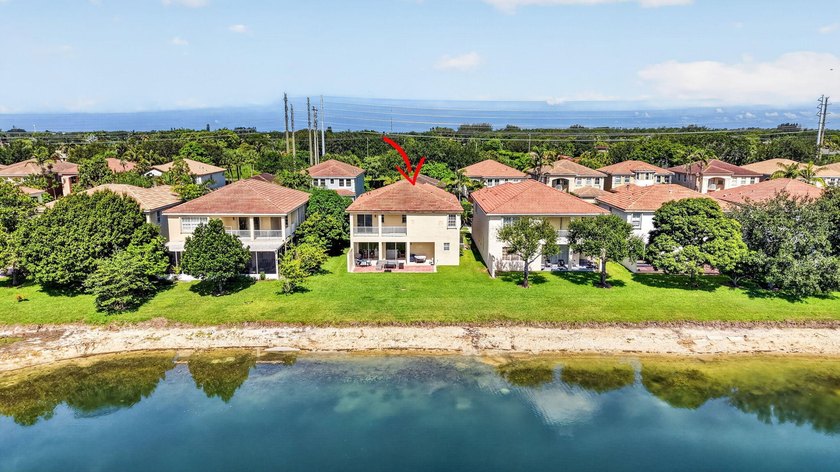 Welcome to this beautifully maintained 4-bedroom, 3.5-bath home - photo 48