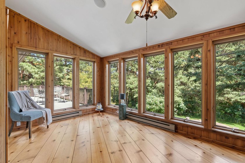 This beautifully maintained soft contemporary home offers luxury - photo 8