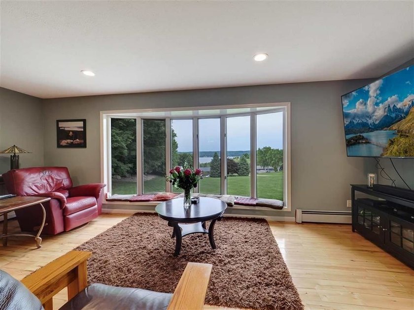 Absolutely stunning views of Lake Charlevoix! Located at the end - photo 10