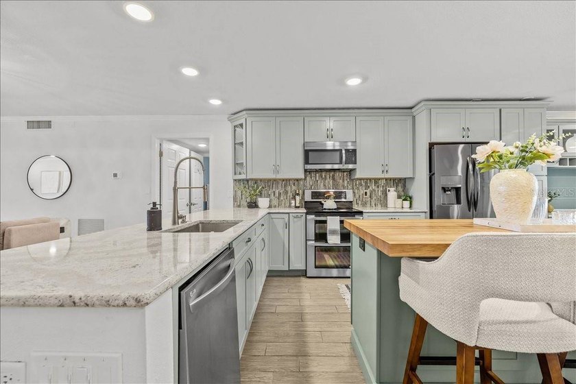 BOAT SLIP/ LIFT - PRIVATE GARAGE - FULLY RENOVATED WATERFRONT - photo 8