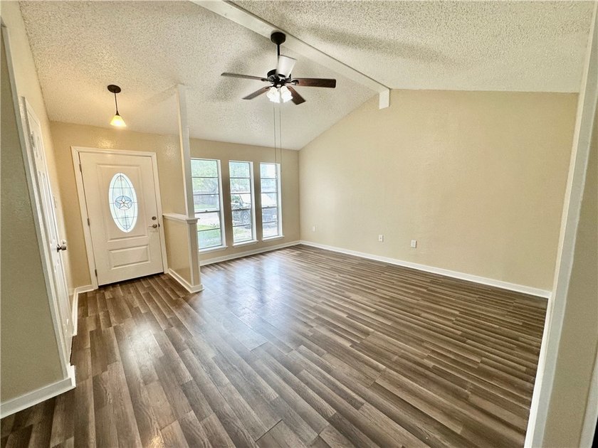 PRICED TO SELL! THIS 3 BED 2 FULL BATH HOME HAS BEEN REMODELED - photo 2