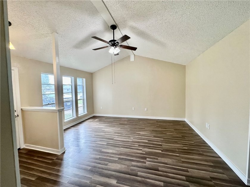 PRICED TO SELL! THIS 3 BED 2 FULL BATH HOME HAS BEEN REMODELED - photo 3