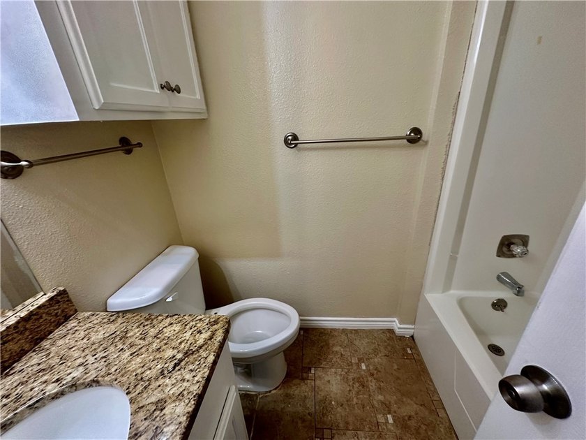 PRICED TO SELL! THIS 3 BED 2 FULL BATH HOME HAS BEEN REMODELED - photo 9