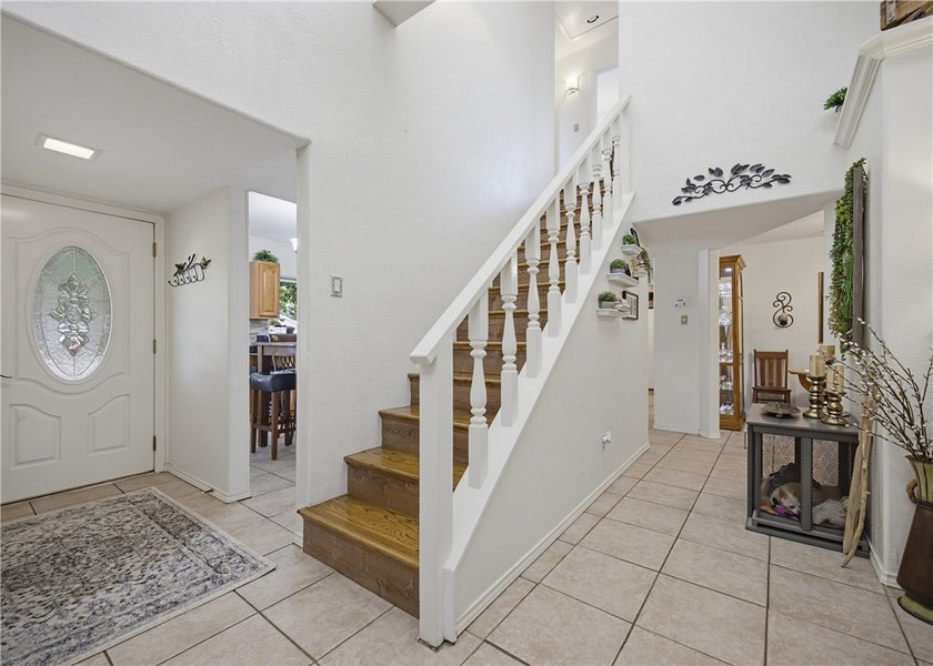 Welcome to this beautifully maintained 3,000+ square-foot home - photo 2
