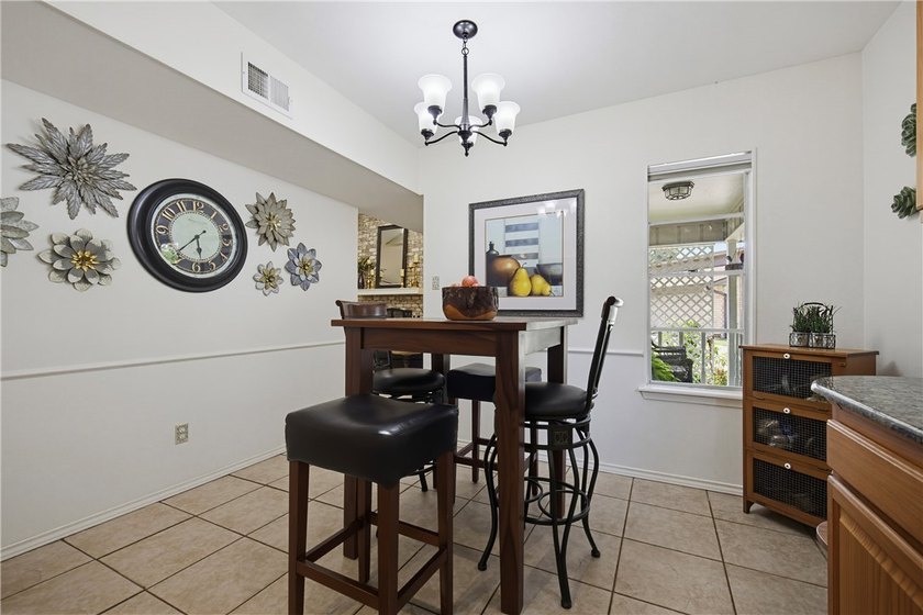 Welcome to this beautifully maintained 3,000+ square-foot home - photo 3