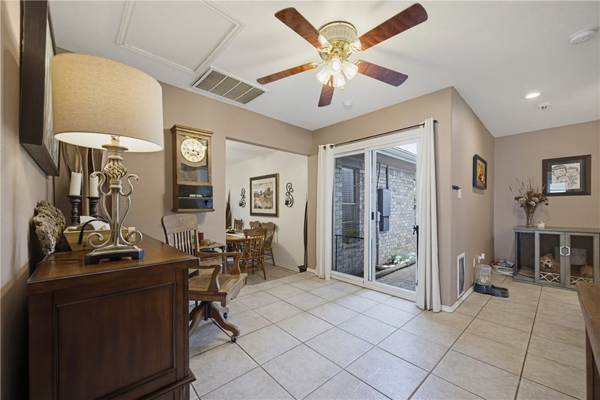 Welcome to this beautifully maintained 3,000+ square-foot home - photo 10