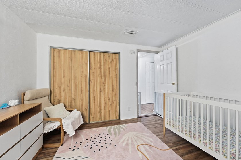 This beautifully maintained 3-bedroom split floor plan offers - photo 17