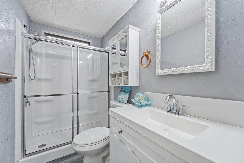 This beautifully maintained 3-bedroom split floor plan offers - photo 20