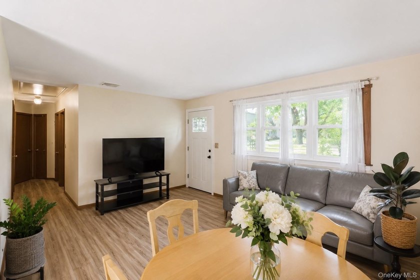 Welcome to this charming home located at 1016 Howells Rd in Bay - photo 2