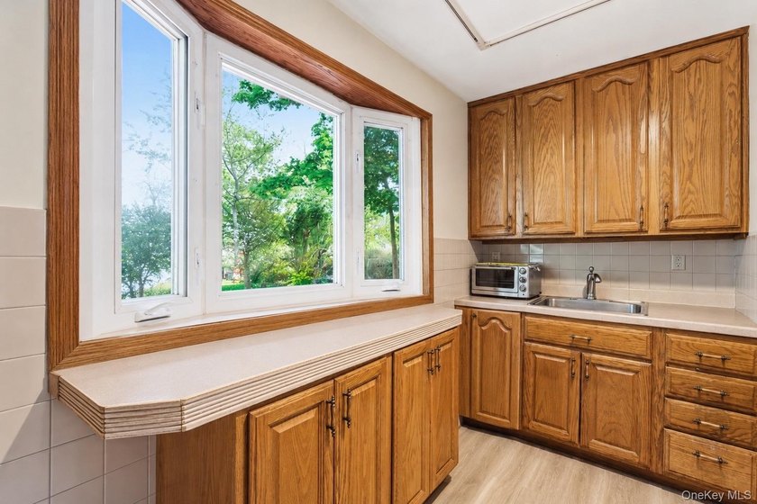 Welcome to this charming home located at 1016 Howells Rd in Bay - photo 5